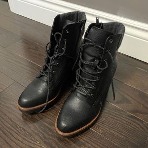 Short Bootie from Naturalizer - very gently used.